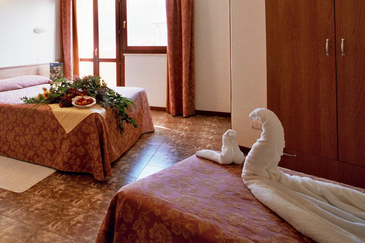 Hotel La Carica Pastrengo Buitenkant foto